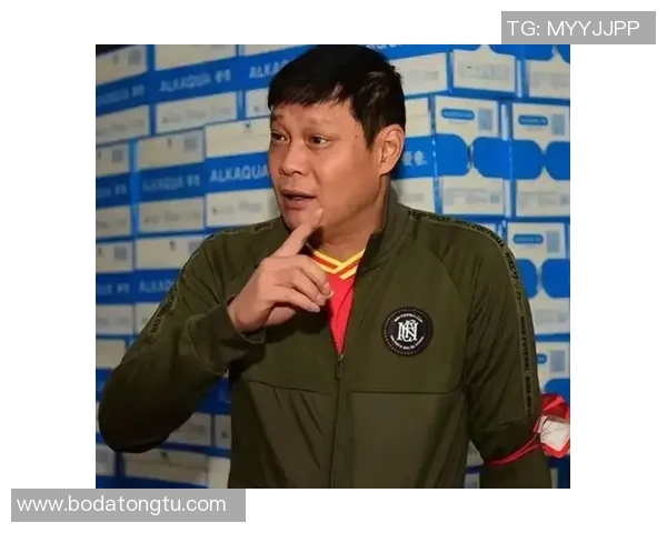 足球明星背后的引导者揭秘各大俱乐部教练的风采与成就